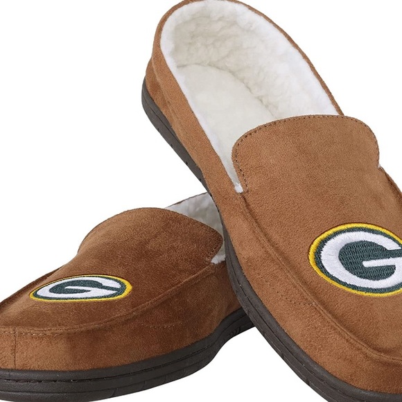 Foco Other - FOCO Men’s NWOT NFL large Green Bay Packer Brown Moccasin Slippers with logo